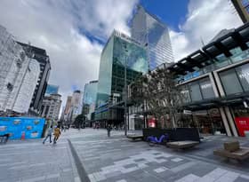 Auckland-Britomart-2022-People-Walking
